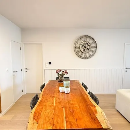 Apartmán Spacious Family Duplex With Sunny Terrace Near The